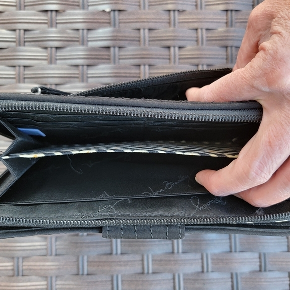 Vera Bradley Black Quilted Wallet Multi Functional Silver Clasp Zipper - Picture 7 of 9